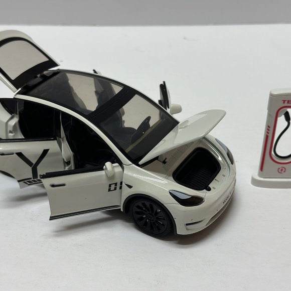 1:24 Tesla Model Y Diecast white headlight and taillight led white. - Picture 5 of 9